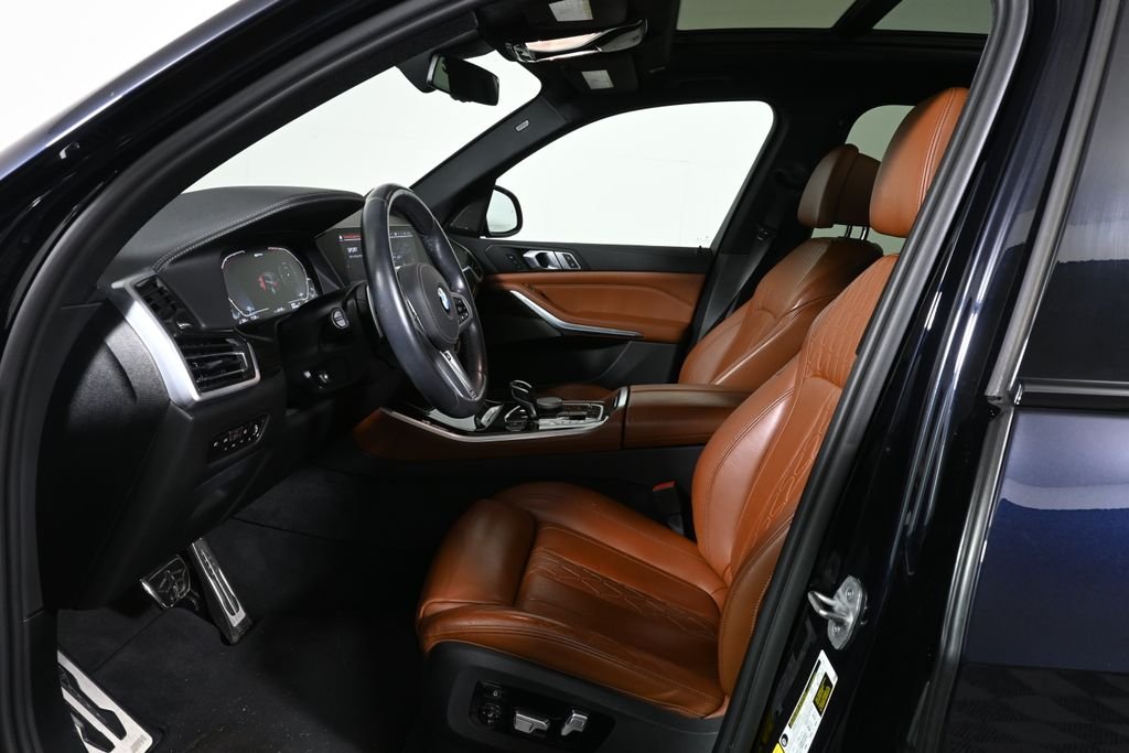 Used 2021 Black BMW xDrive45e image 3