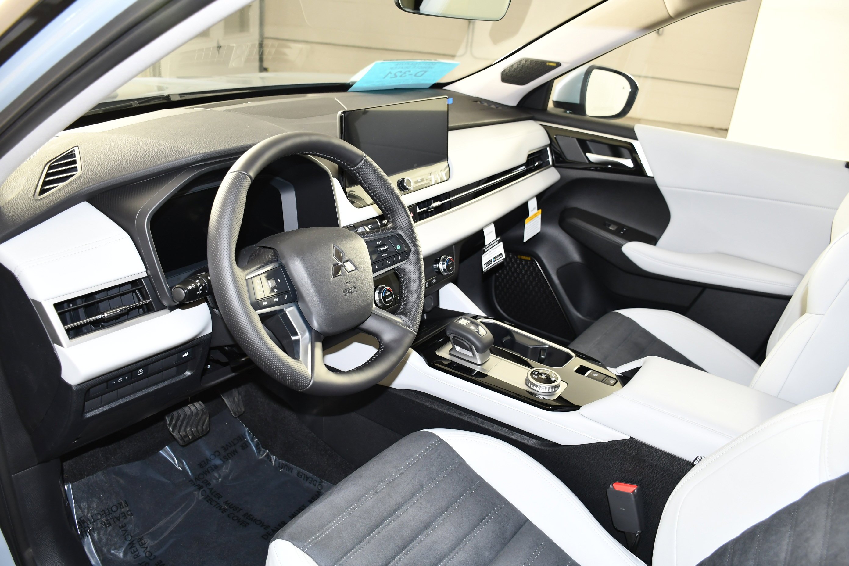 New 2026 Moonstone Gray Metallic Mitsubishi SE image 2