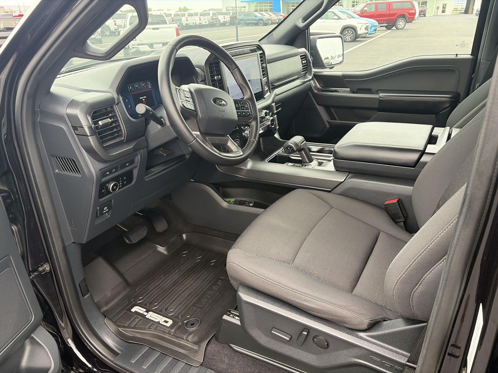 Used 2024 Agate Black Metallic Ford XLT image 19