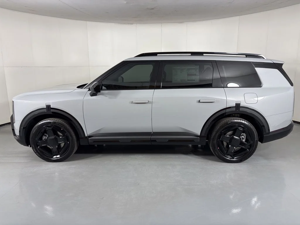 New 2027 Wolf Gray Kia X-LINE SX image 5