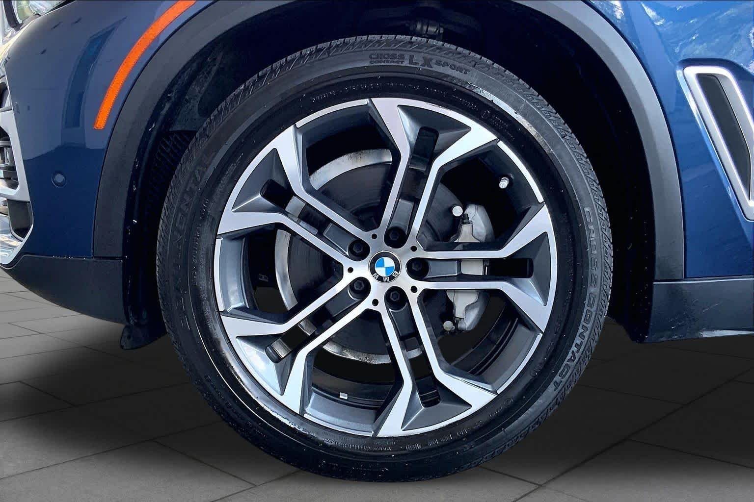 Used 2020 Phytonic Blue Metallic BMW xDrive40i image 11