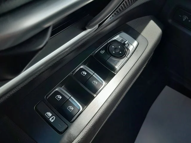 Used 2021 Black Kia S image 36
