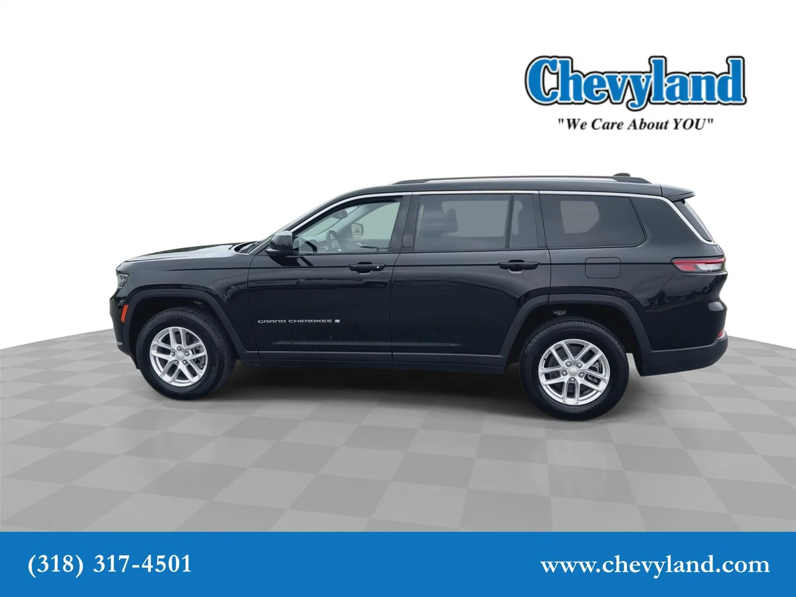 Used 2023 Diamond Black Crystal Pearlcoat Jeep Laredo image 5