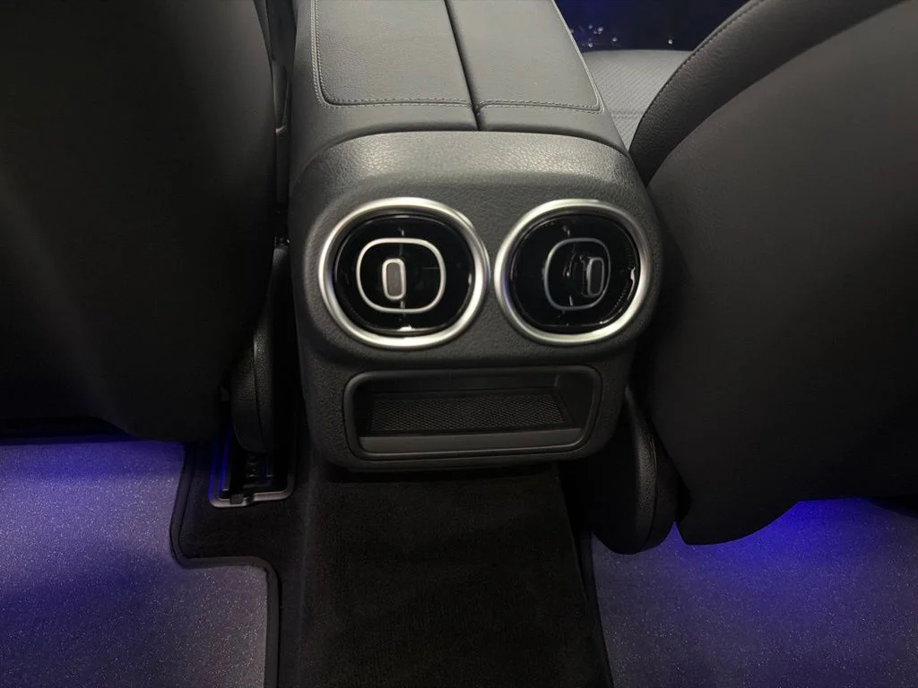 New 2027 White Mercedes-Benz GLC 300 image 24