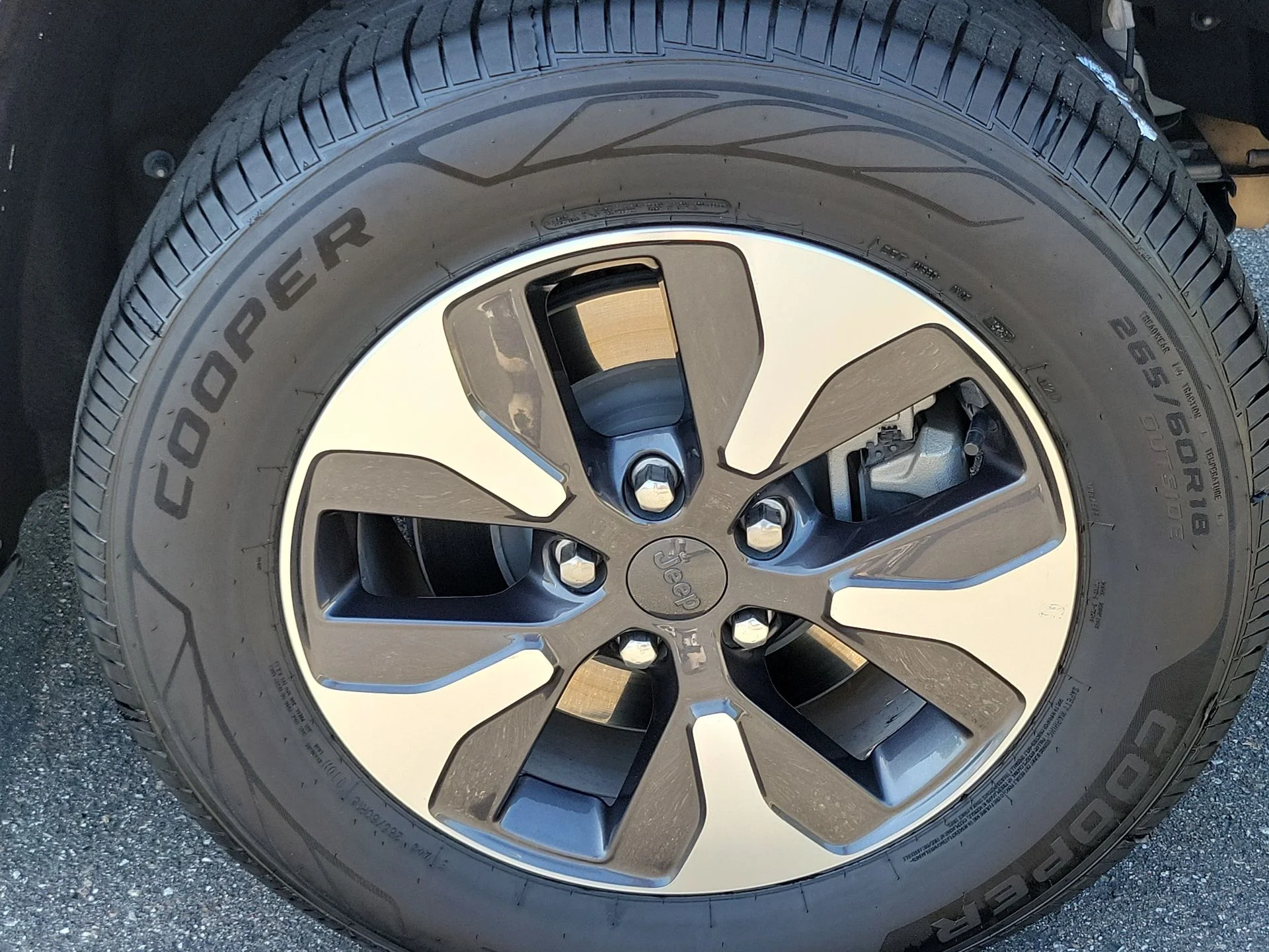 Used 2024 White Jeep 4xe image 3