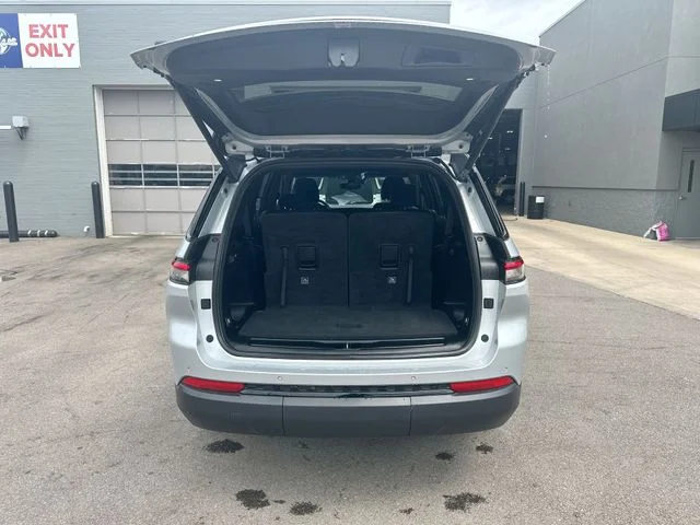 Used 2023 Silver Jeep Altitude image 25