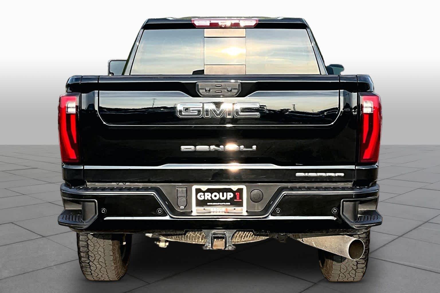 Used 2024 Onyx Black GMC Denali Ultimate image 5