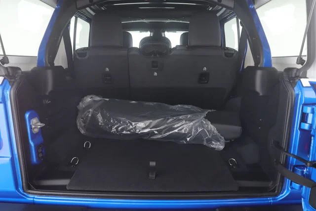 New 2026 Hydro Blue Pearl-Coat Exterior Paint Jeep Sahara image 28