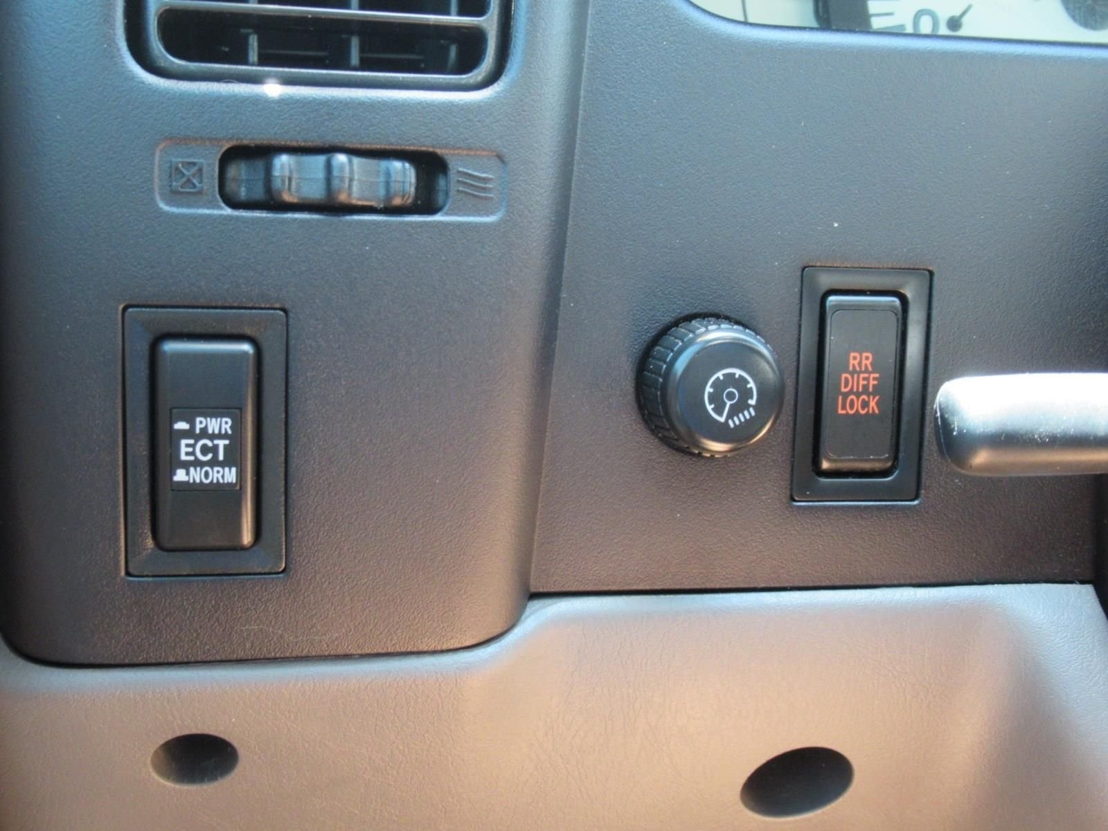 Used 2004 Silver Toyota PreRunner image 25