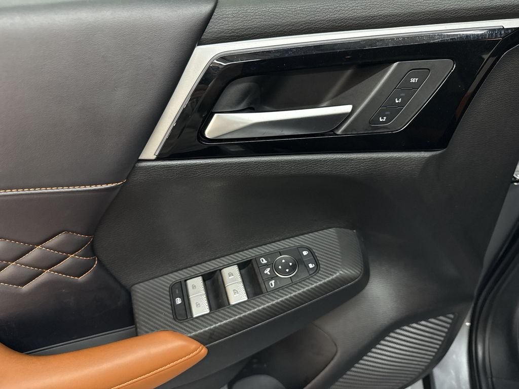 Used 2024  Mitsubishi SEL image 15