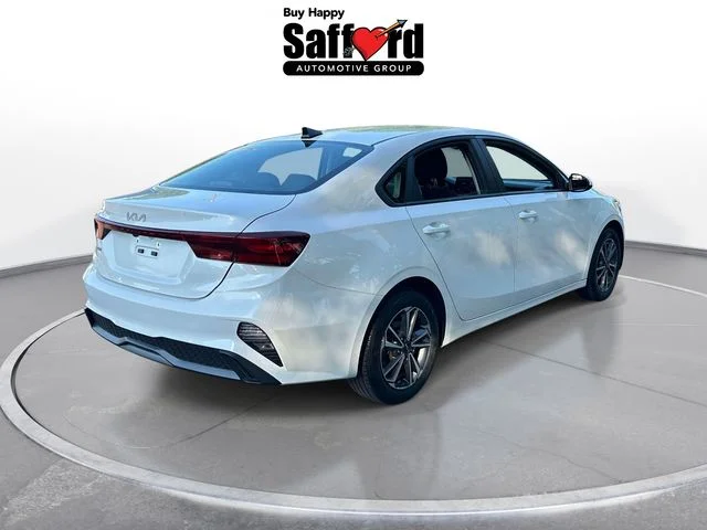 Used 2023 White Kia LXS image 7