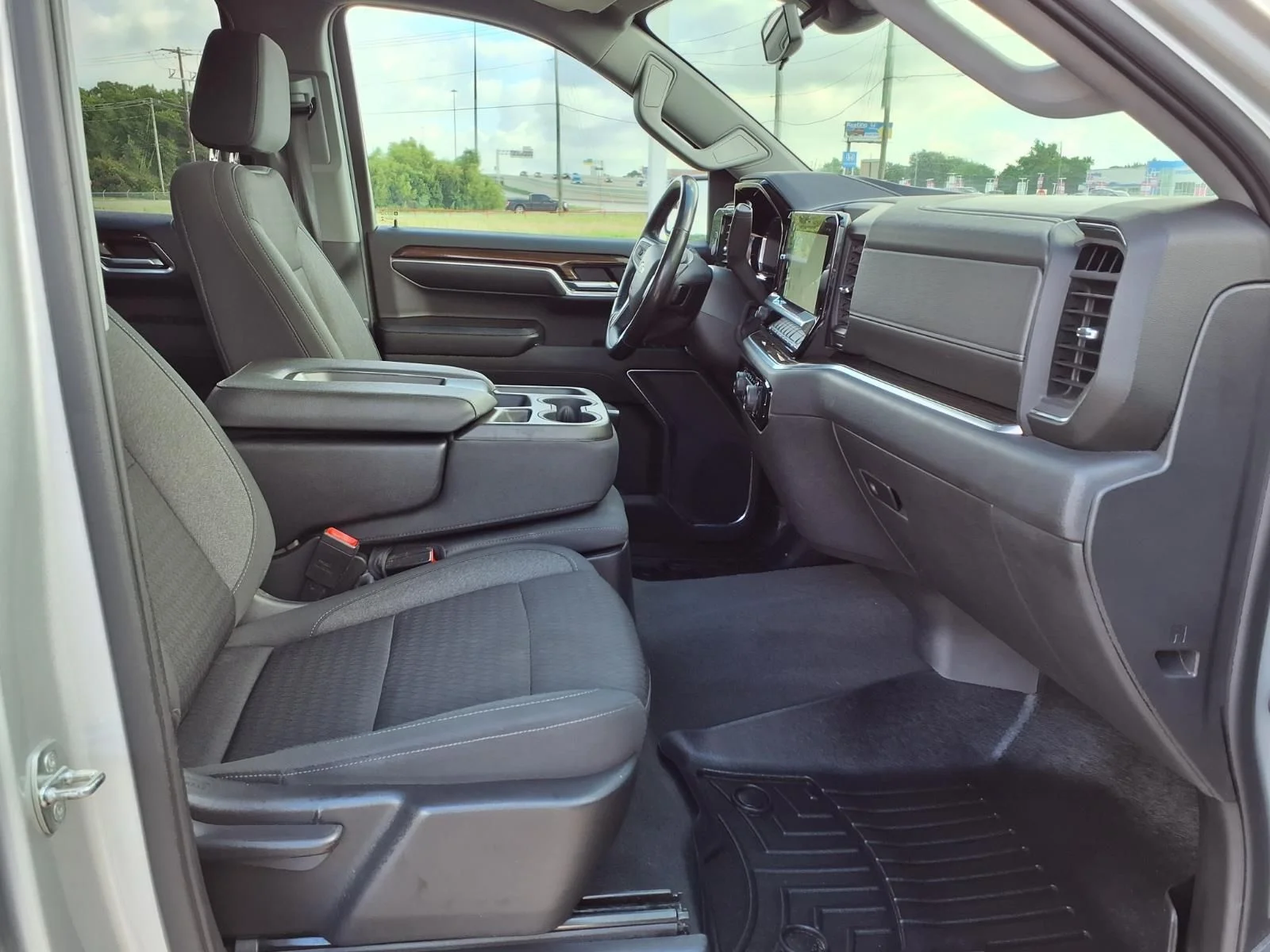 Used 2022 Silver Chevrolet LT image 19