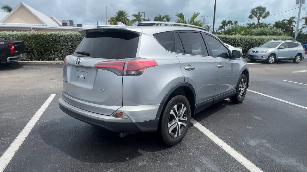 Used 2018 Silver Toyota LE image 8