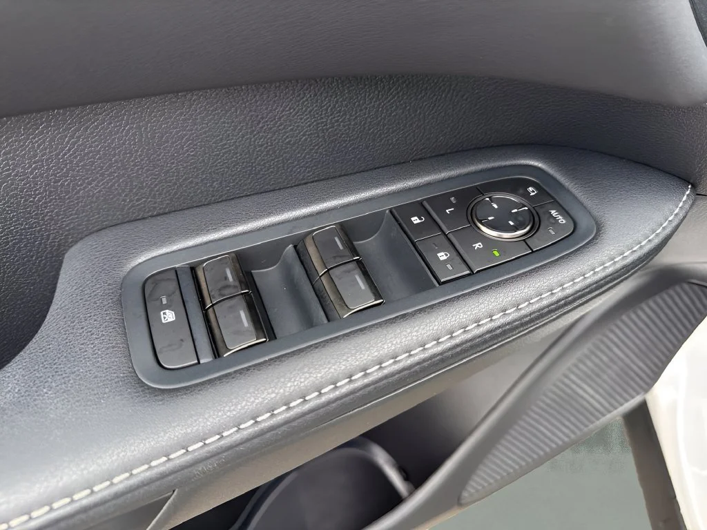 Used 2025 White Lexus RX 350h image 29