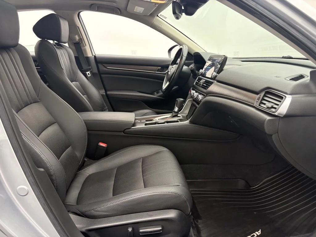 Used 2020 Silver Honda EX-L image 31