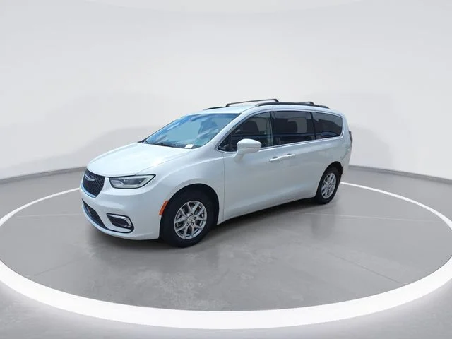 Used 2022 White Chrysler Touring L image 4