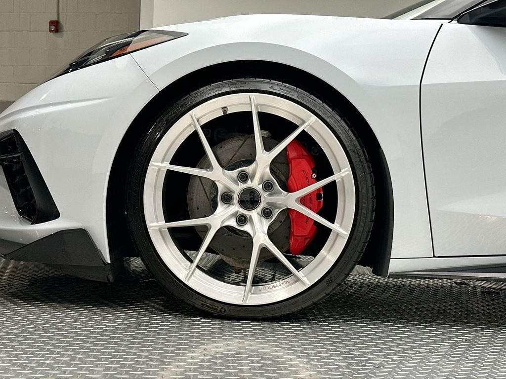 Used 2020 Ceramic White Chevrolet Stingray image 17
