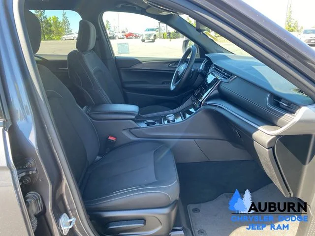 Used 2024 Gray Jeep Laredo image 10