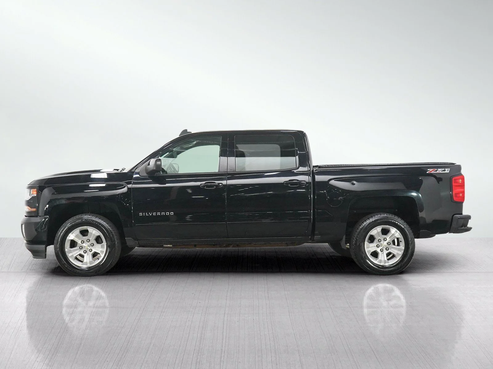 Used 2017 Chevrolet Silverado 1500 LT Z71 with VIN 3GCUKREC2HG373258 for sale in Hopkins, Minnesota