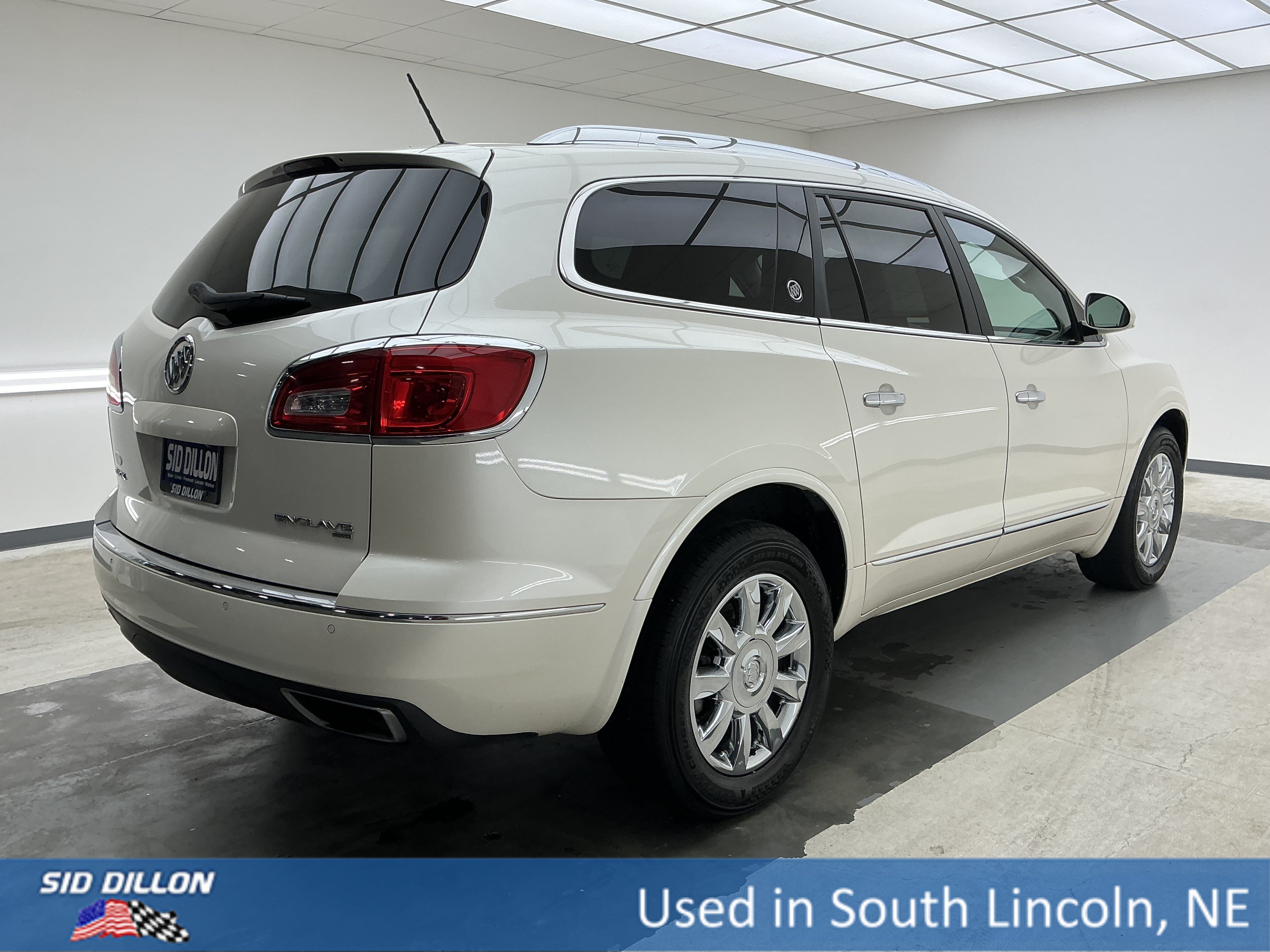 Used 2013 White Diamond Tricoat Buick  image 4