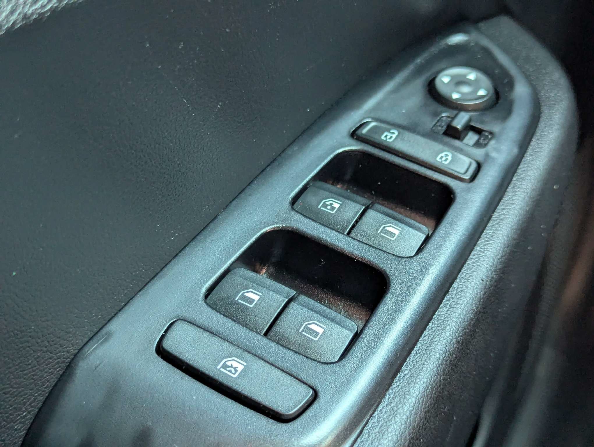 Used 2022 Green Hyundai SEL image 22