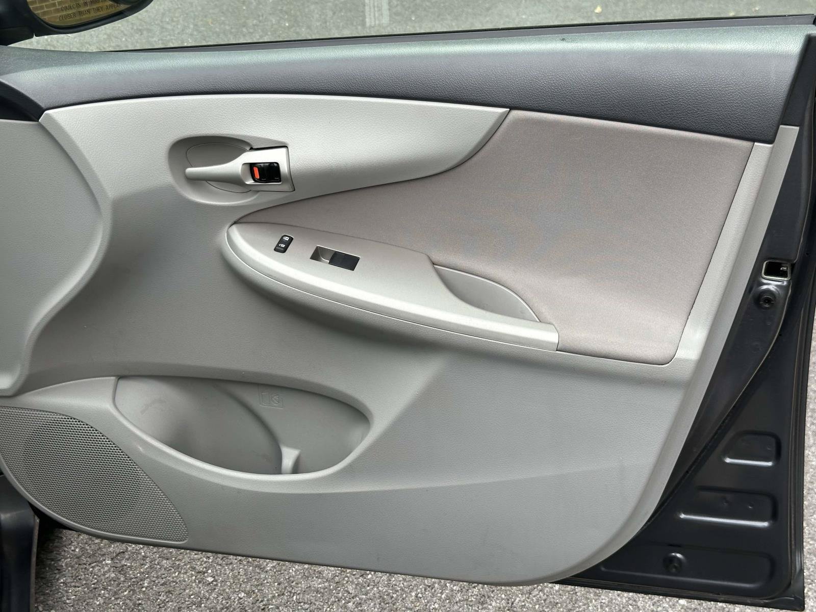 Used 2013 Gray Toyota LE image 18