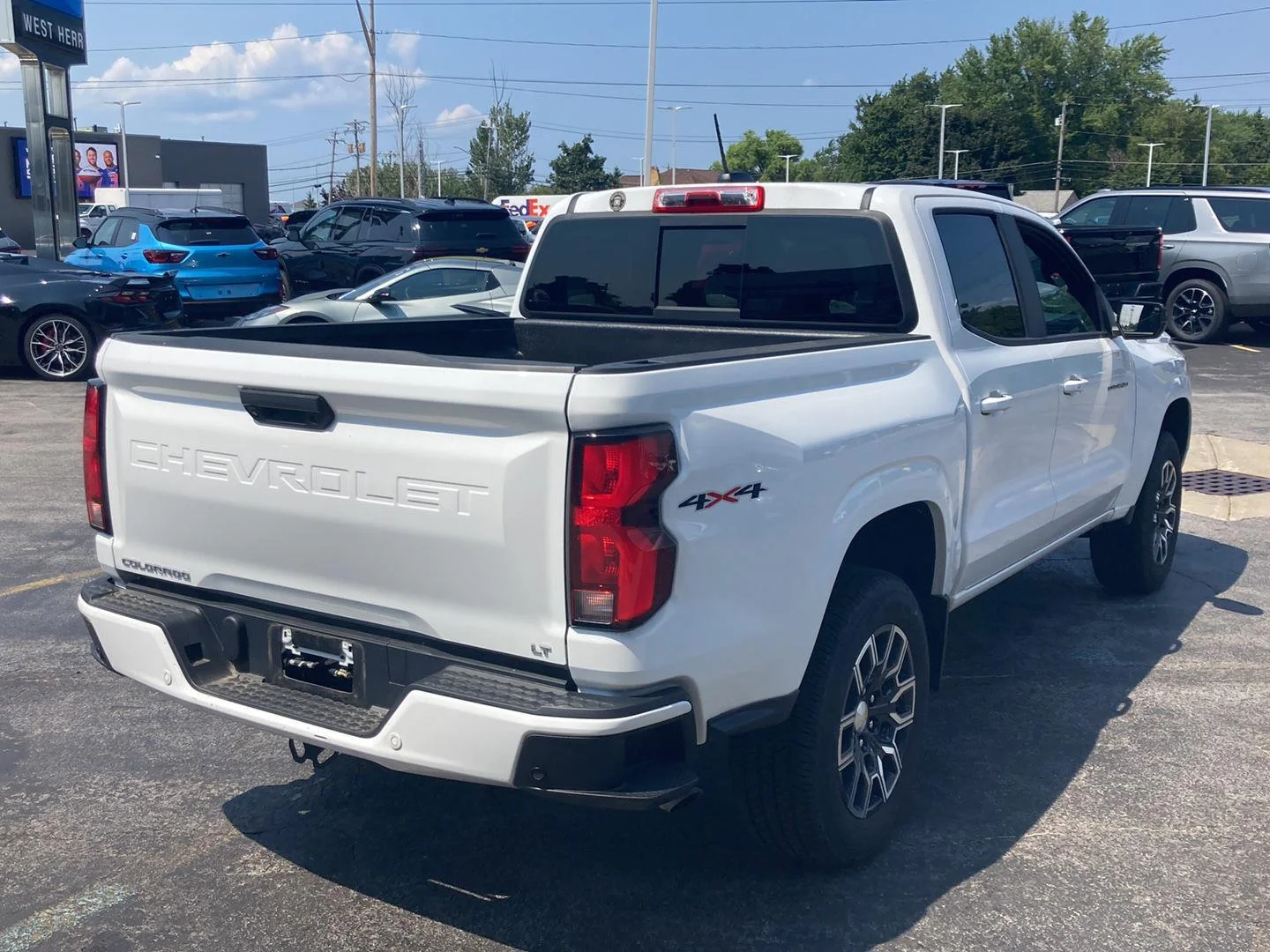 Used 2023 Summit White Chevrolet 4WD LT image 7
