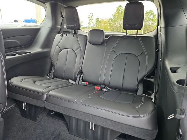 2026 Chrysler Pacifica Select - Photo 14