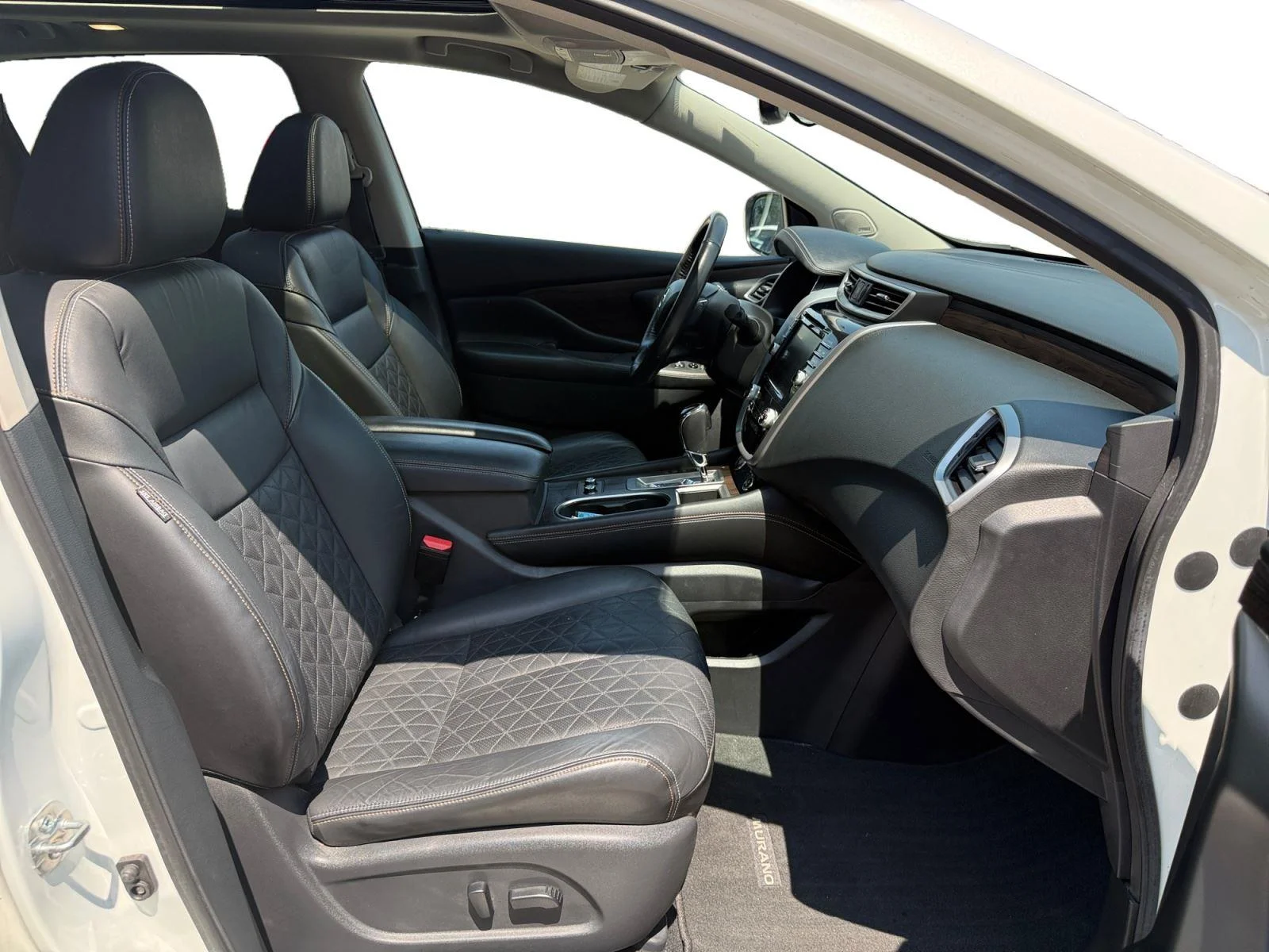 Used 2022 WHIE Nissan Platinum image 27