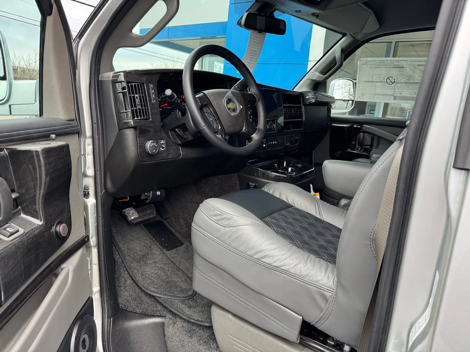 2026 Chevrolet Express Cargo Work Van - Photo 9