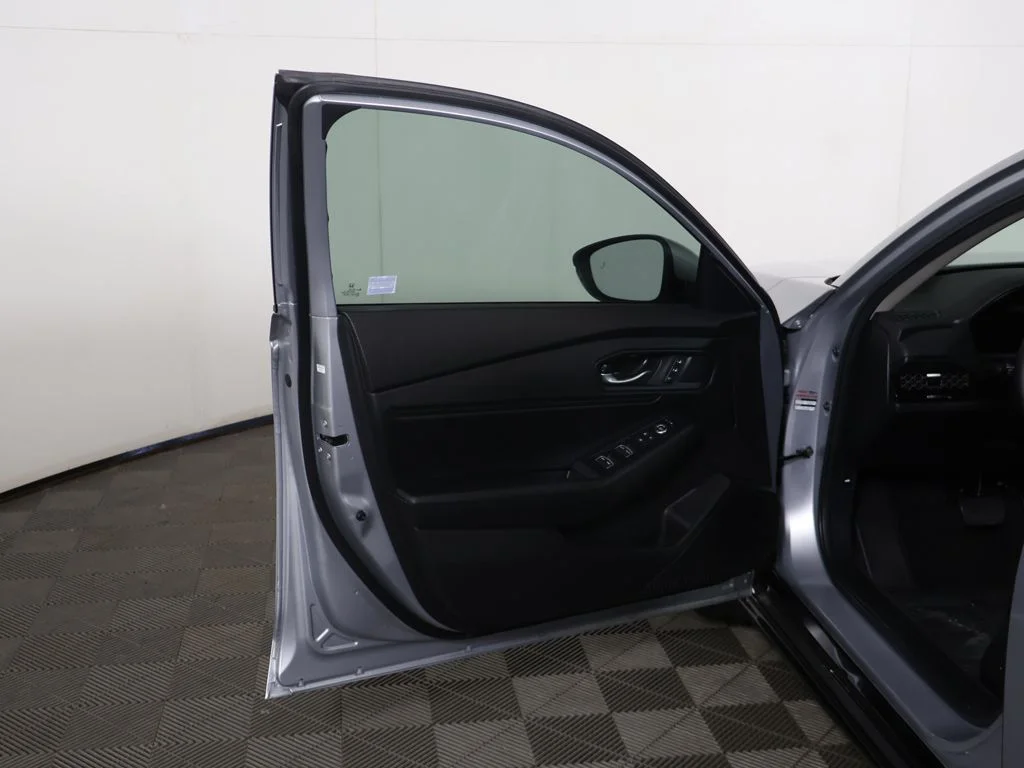 Used 2025 Silver Honda EX-L image 19