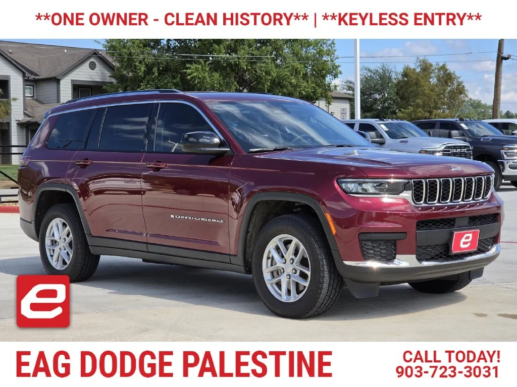 Used 2023 Red Jeep Laredo image 1