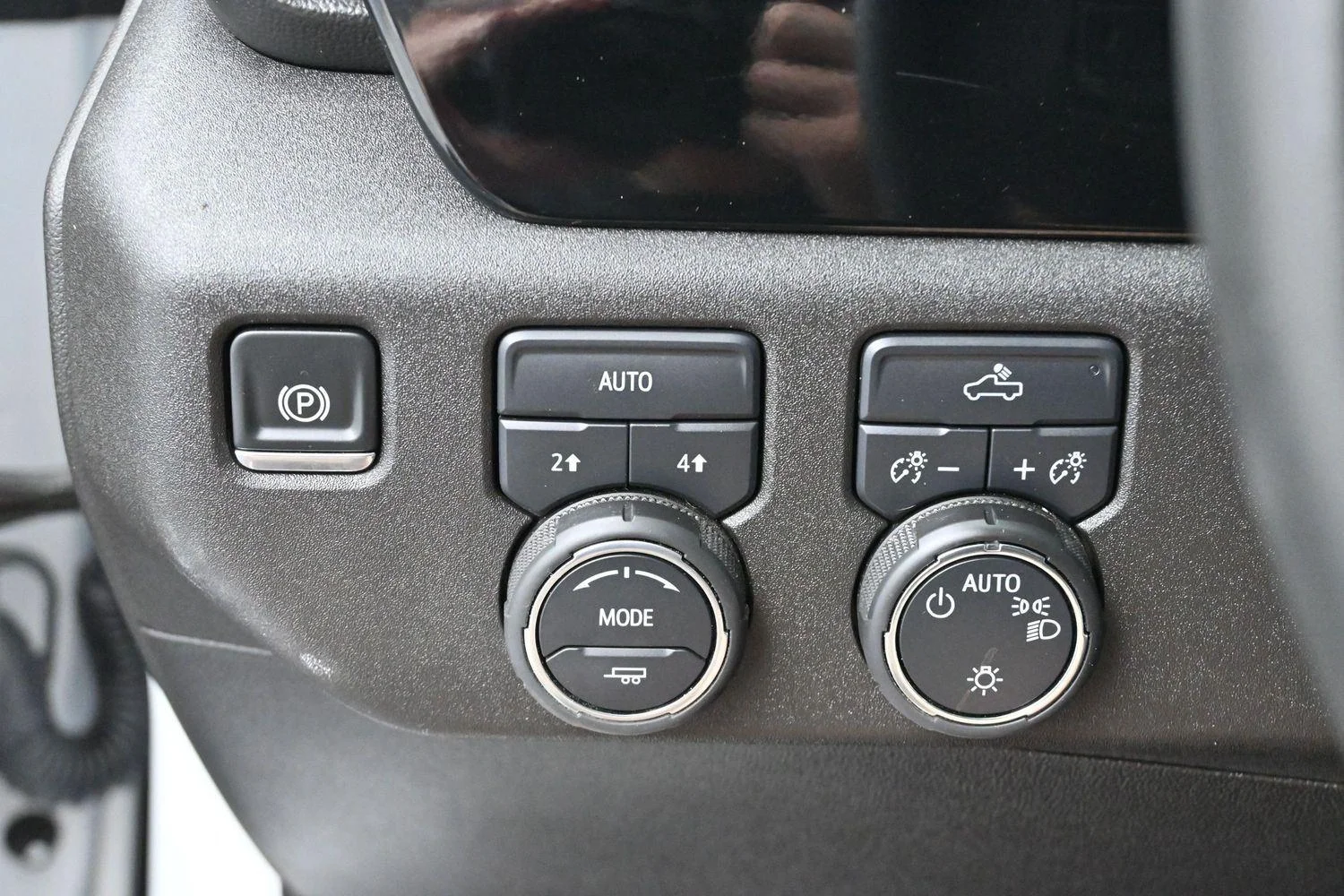 Used 2025 Summit White Chevrolet LT image 28