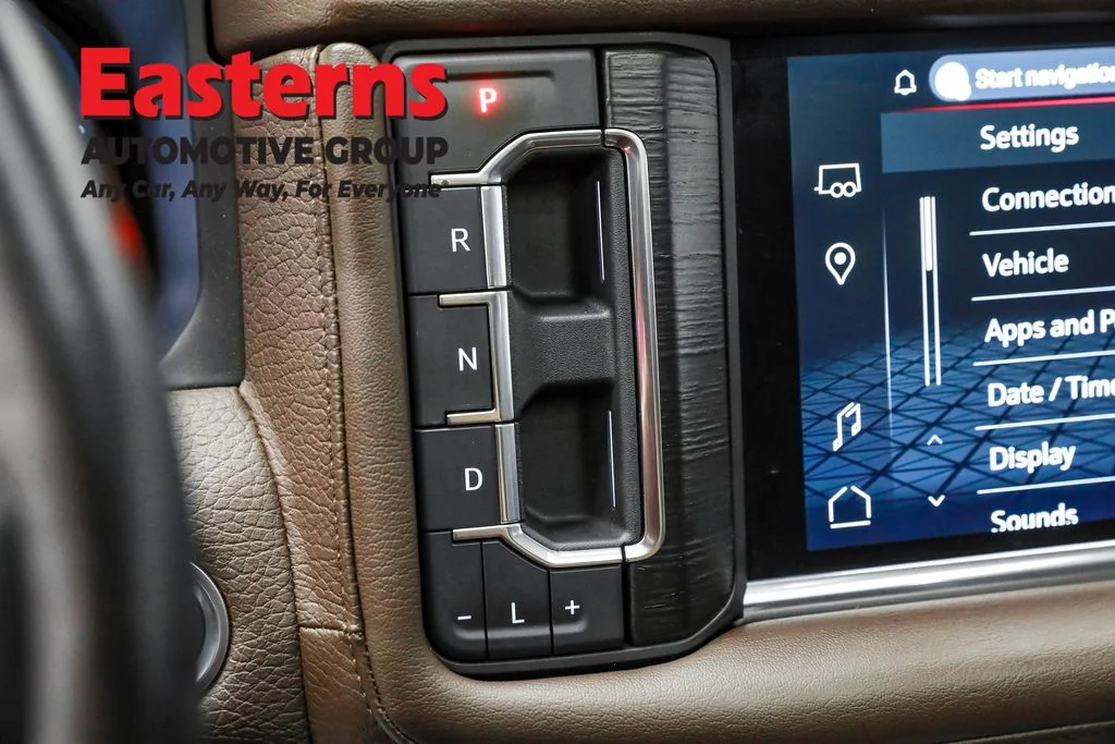 Used 2022 White GMC Denali image 13