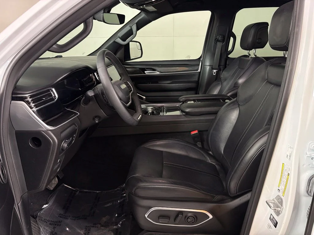 Used 2023 White Jeep Base image 16