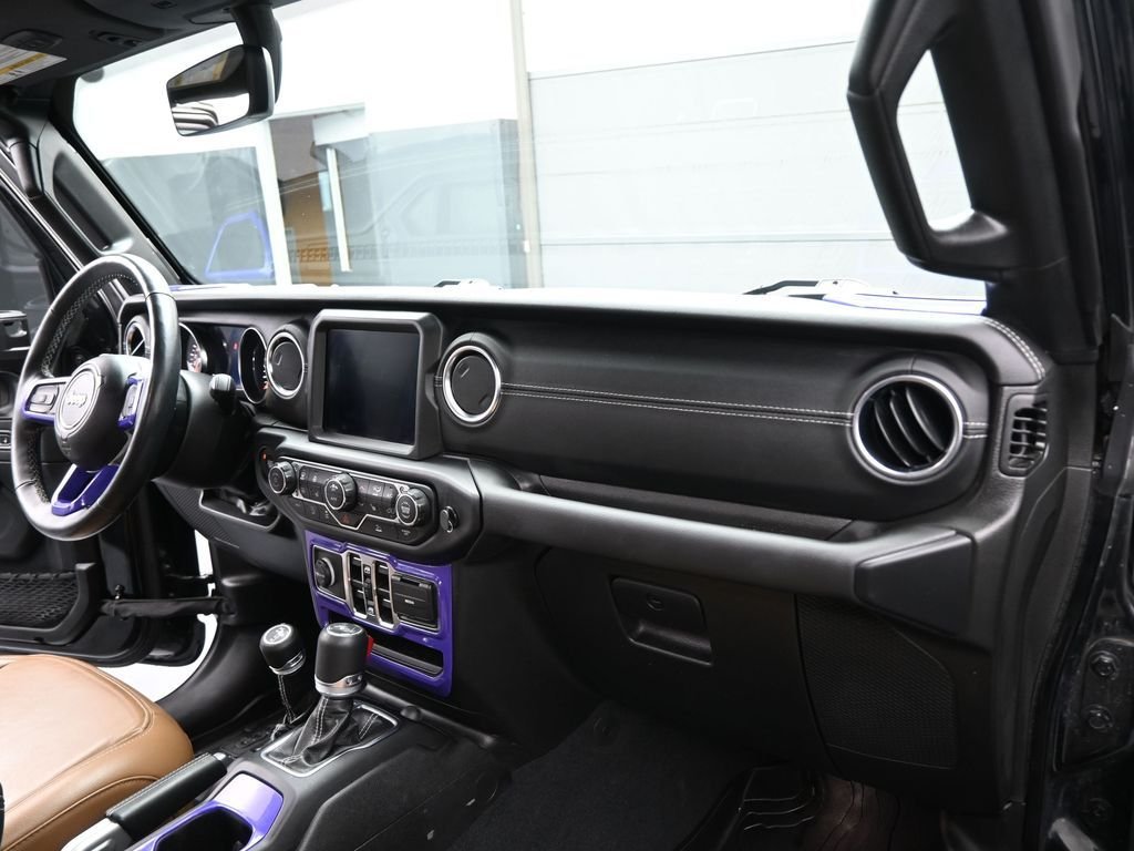 Used 2022 Black Jeep Unlimited Sahara image 27