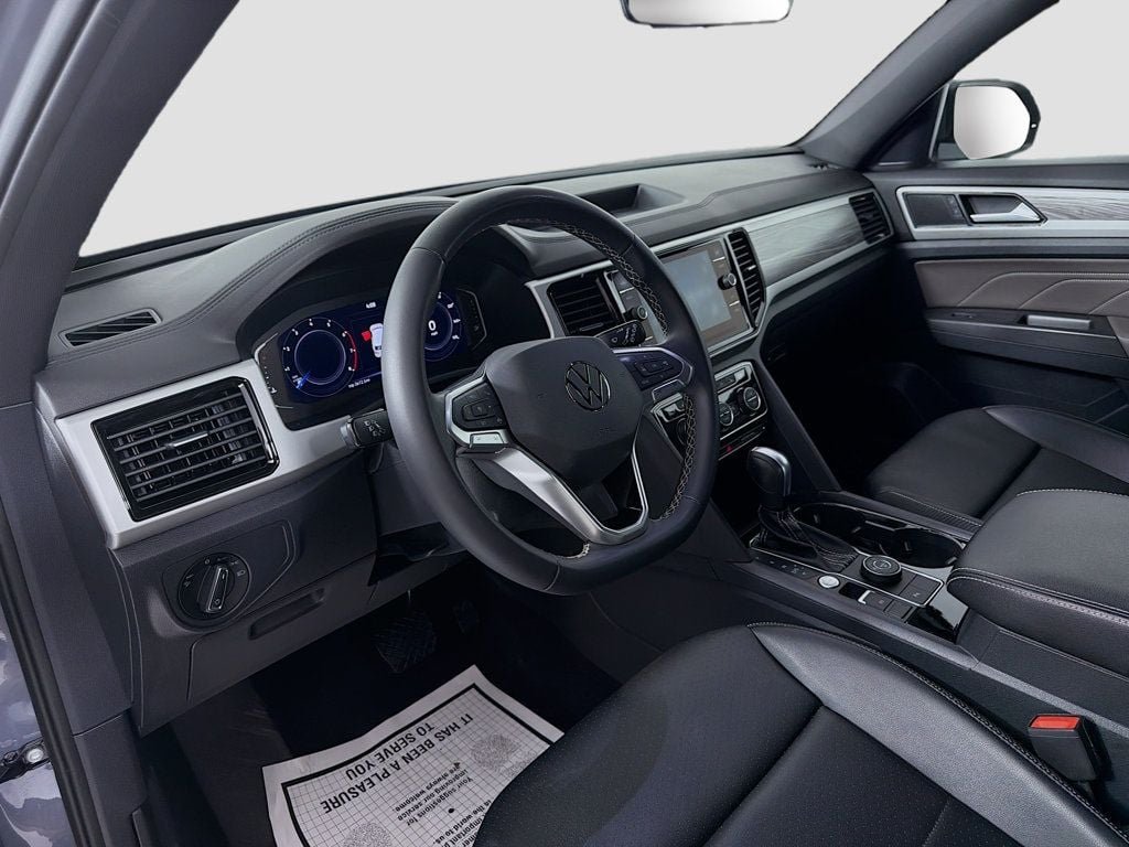Used 2022 Pure Gray Volkswagen 3.6L V6 SE w/Technology 4MOTION image 9