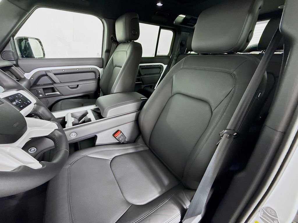 New 2026 Fuji White Land Rover X-Dynamic SE image 5