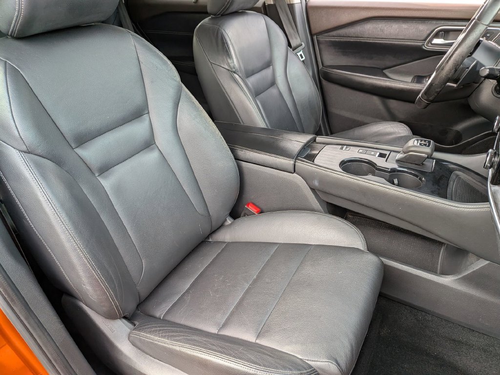 Used 2021 Orange Nissan SL image 31