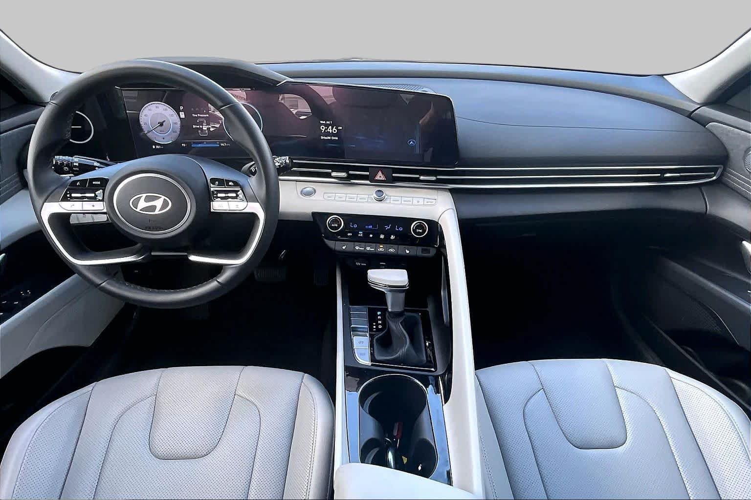 2025 Hyundai Elantra Limited - Photo 14