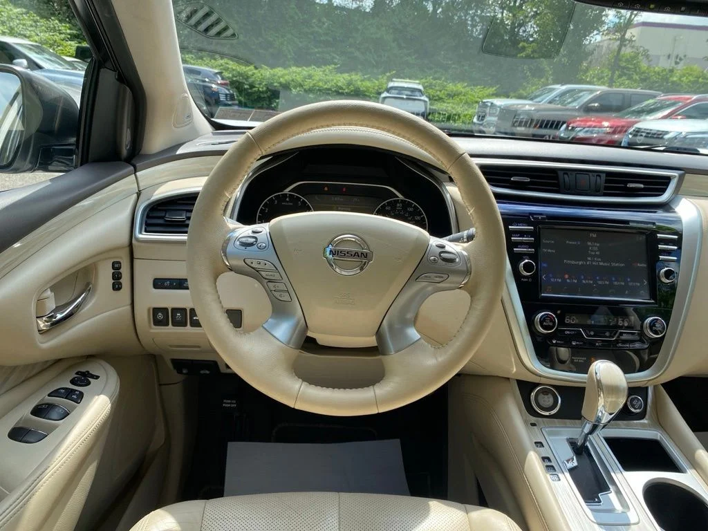 Used 2018 White Nissan SL image 22