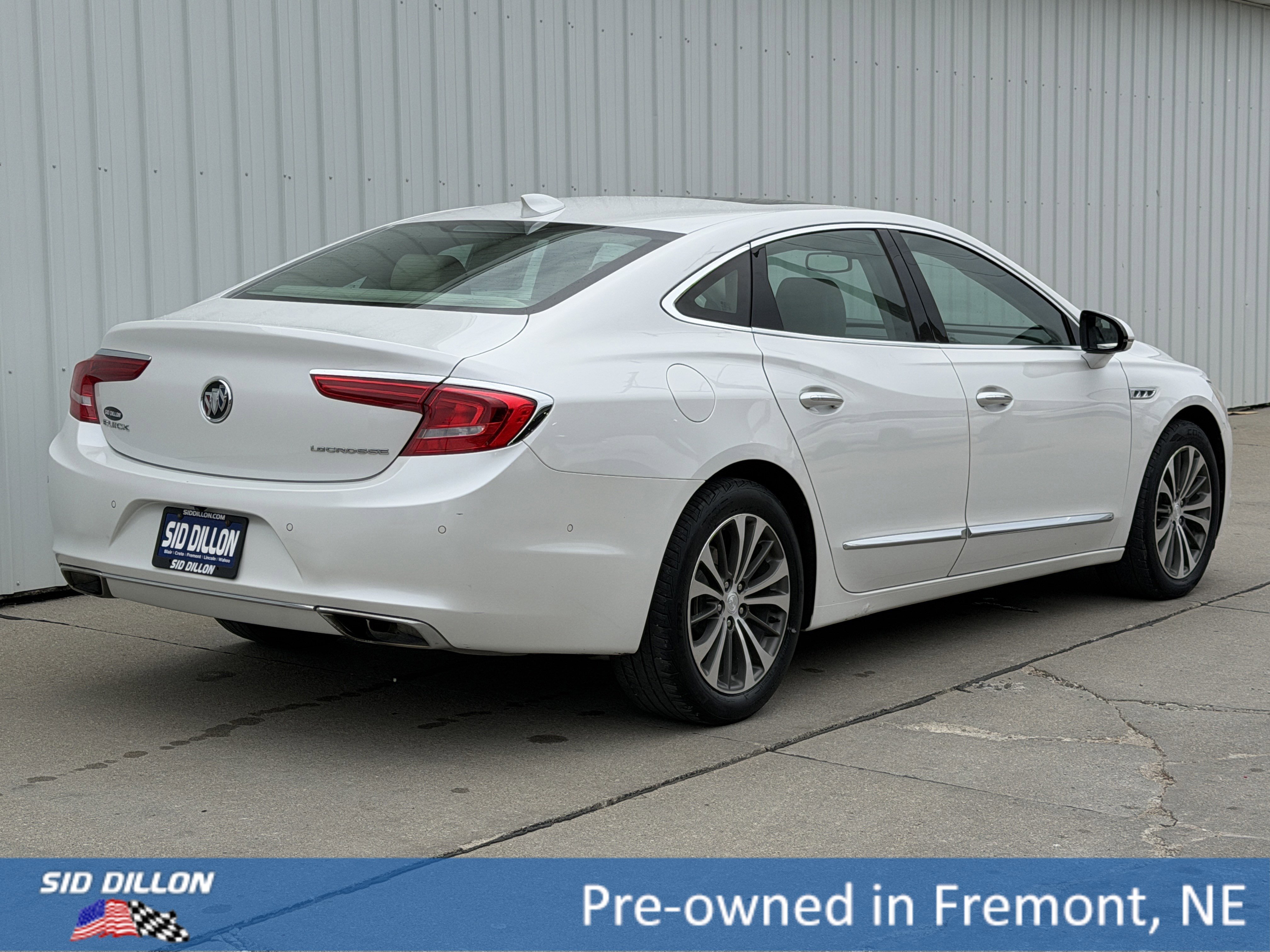 Used 2017 White Frost Tricoat Buick Premium image 4