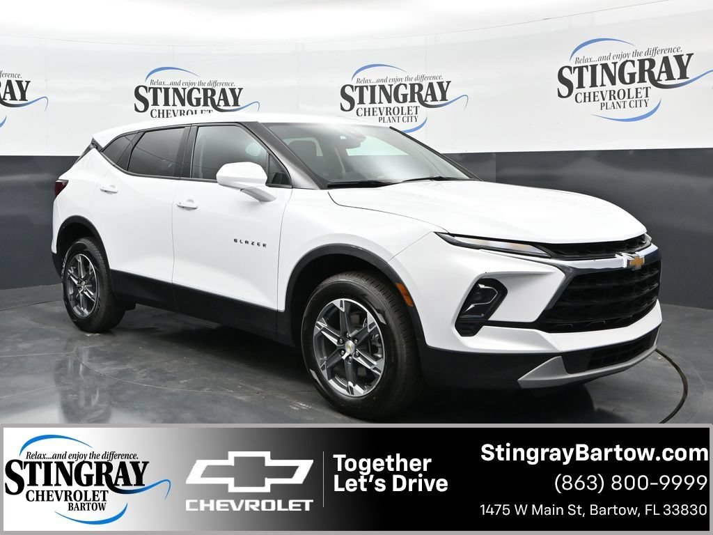 Used 2025 Summit White Chevrolet 2LT image 1