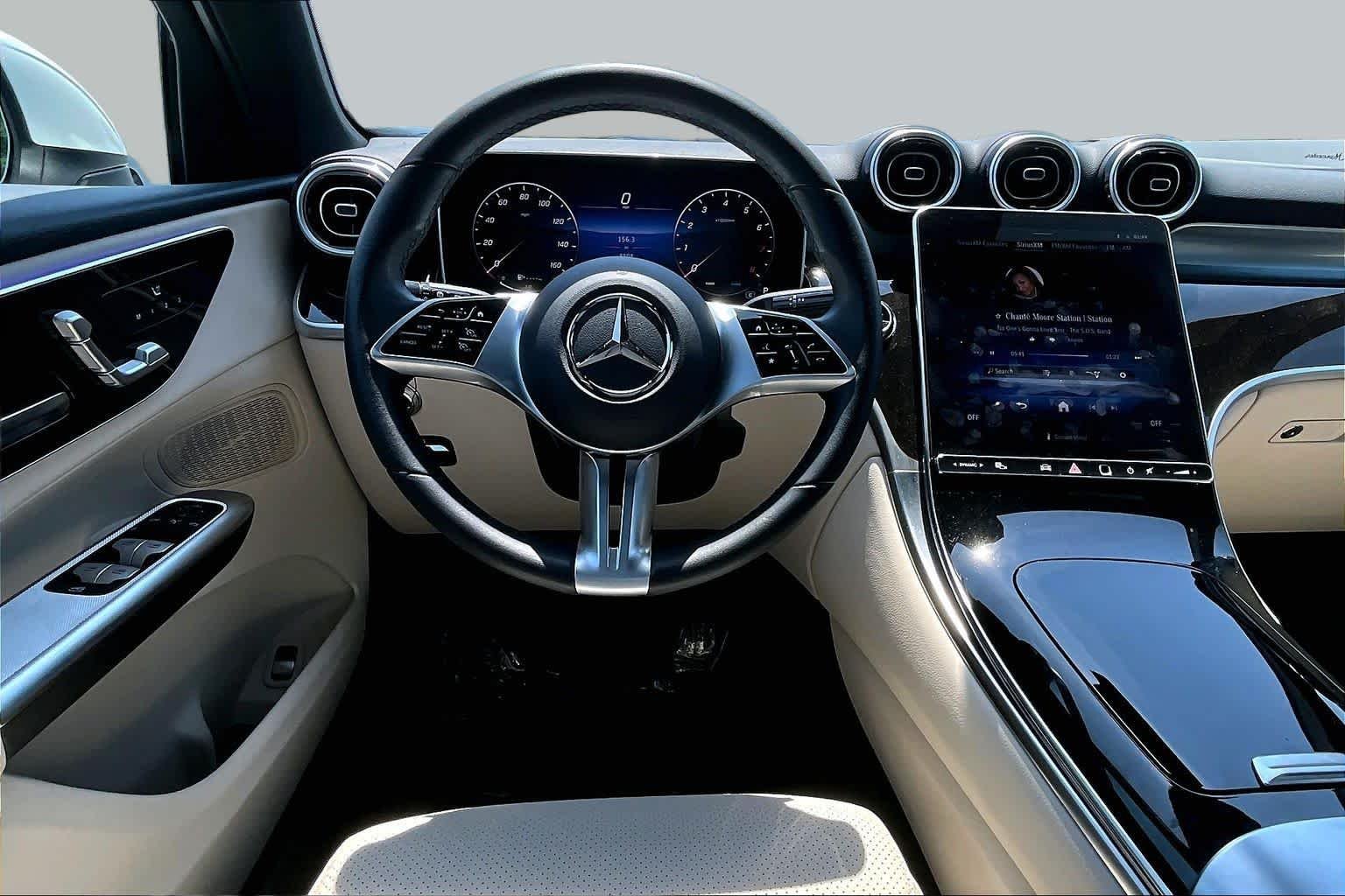 Used 2025 Polar White Mercedes-Benz GLC 300 image 11