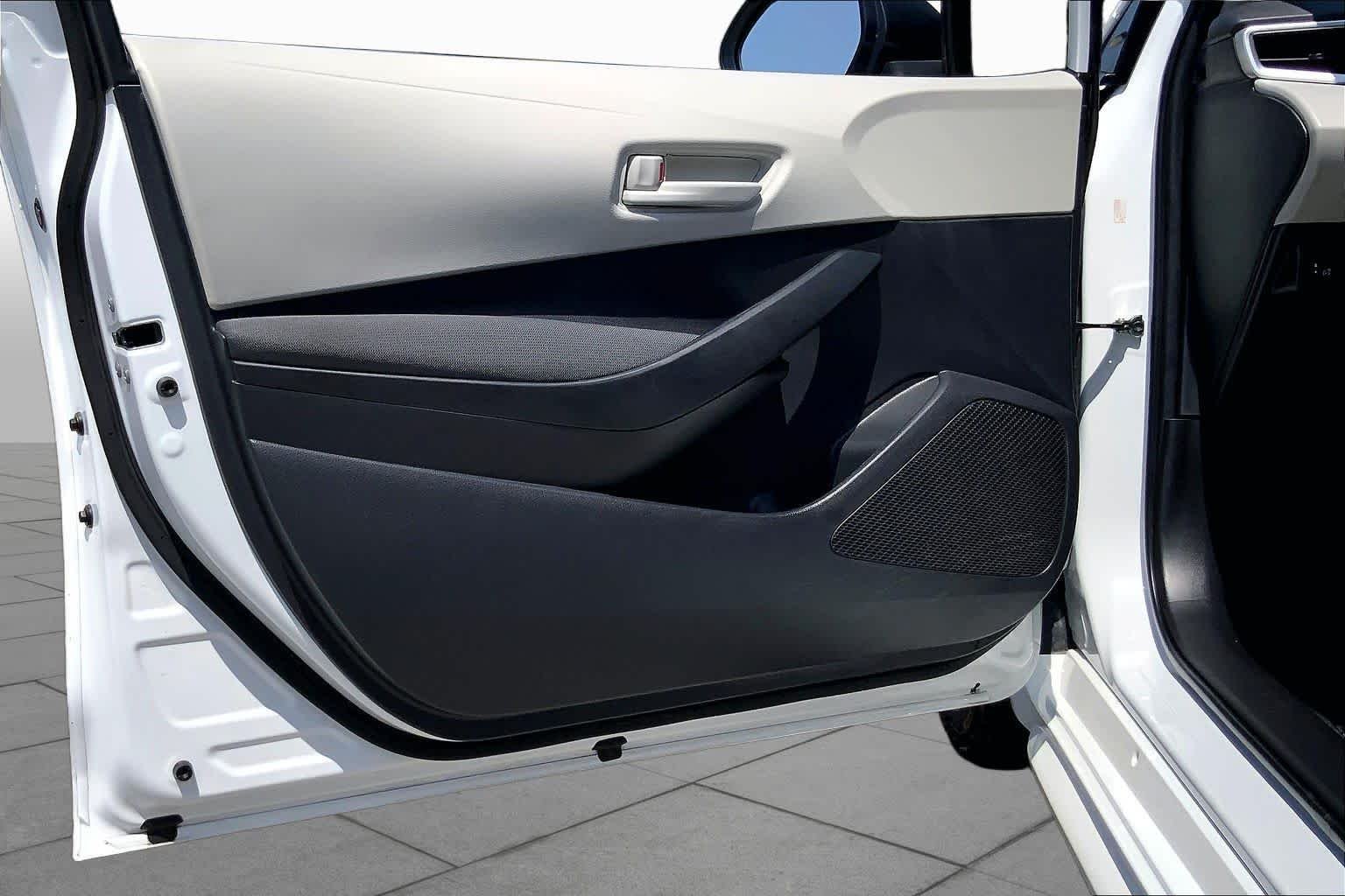 Used 2024 Ice Cap Toyota Hybrid LE image 21