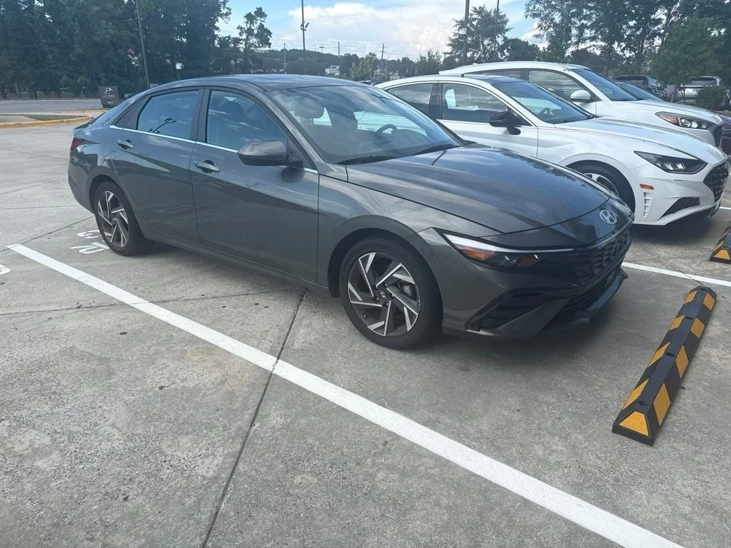 Certified Used 2025 Gray Hyundai SEL Convenience image 1