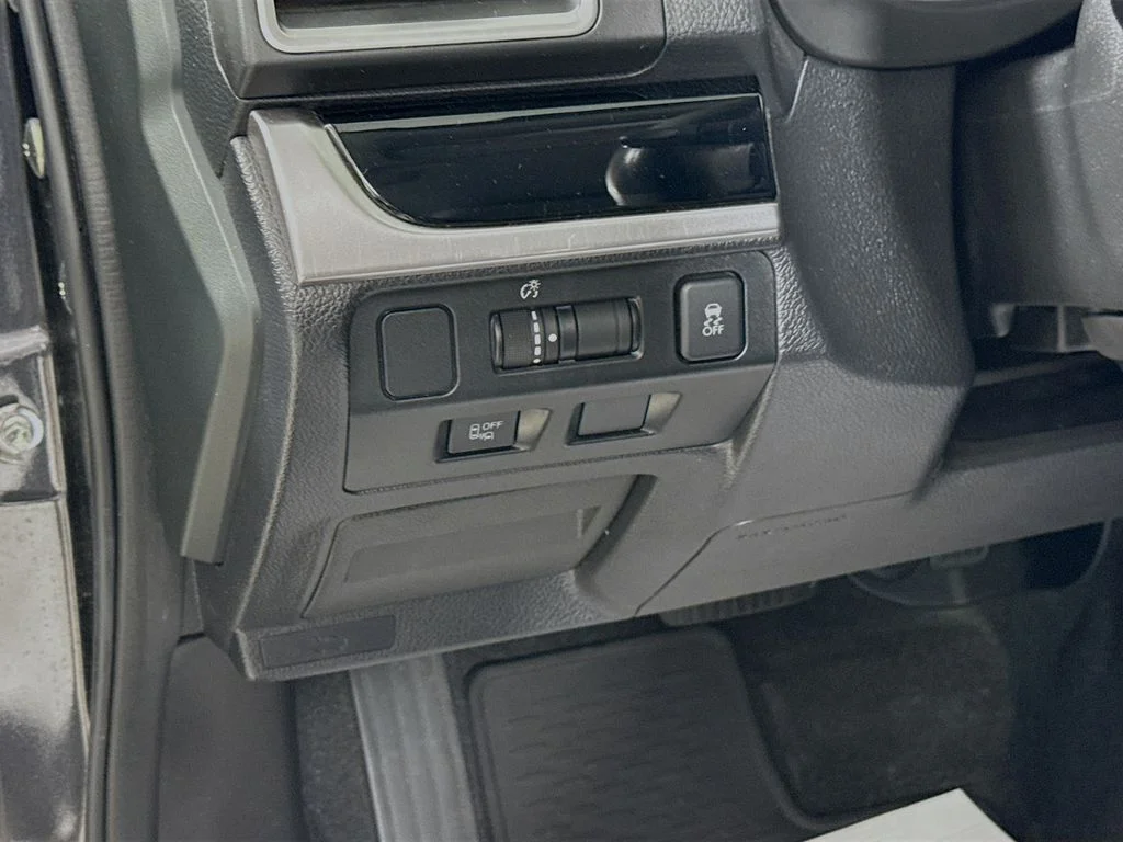 Used 2017 Dark Gray Metallic Subaru Limited image 10
