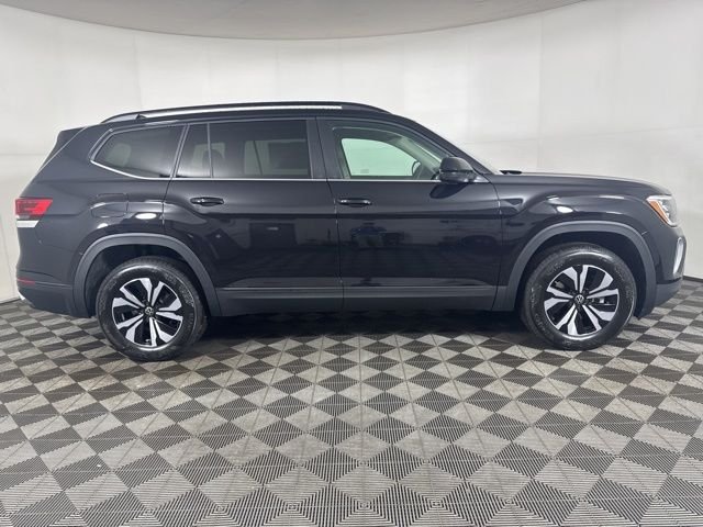 New 2026 Deep Black Pearl Volkswagen 2.0T SE image 2