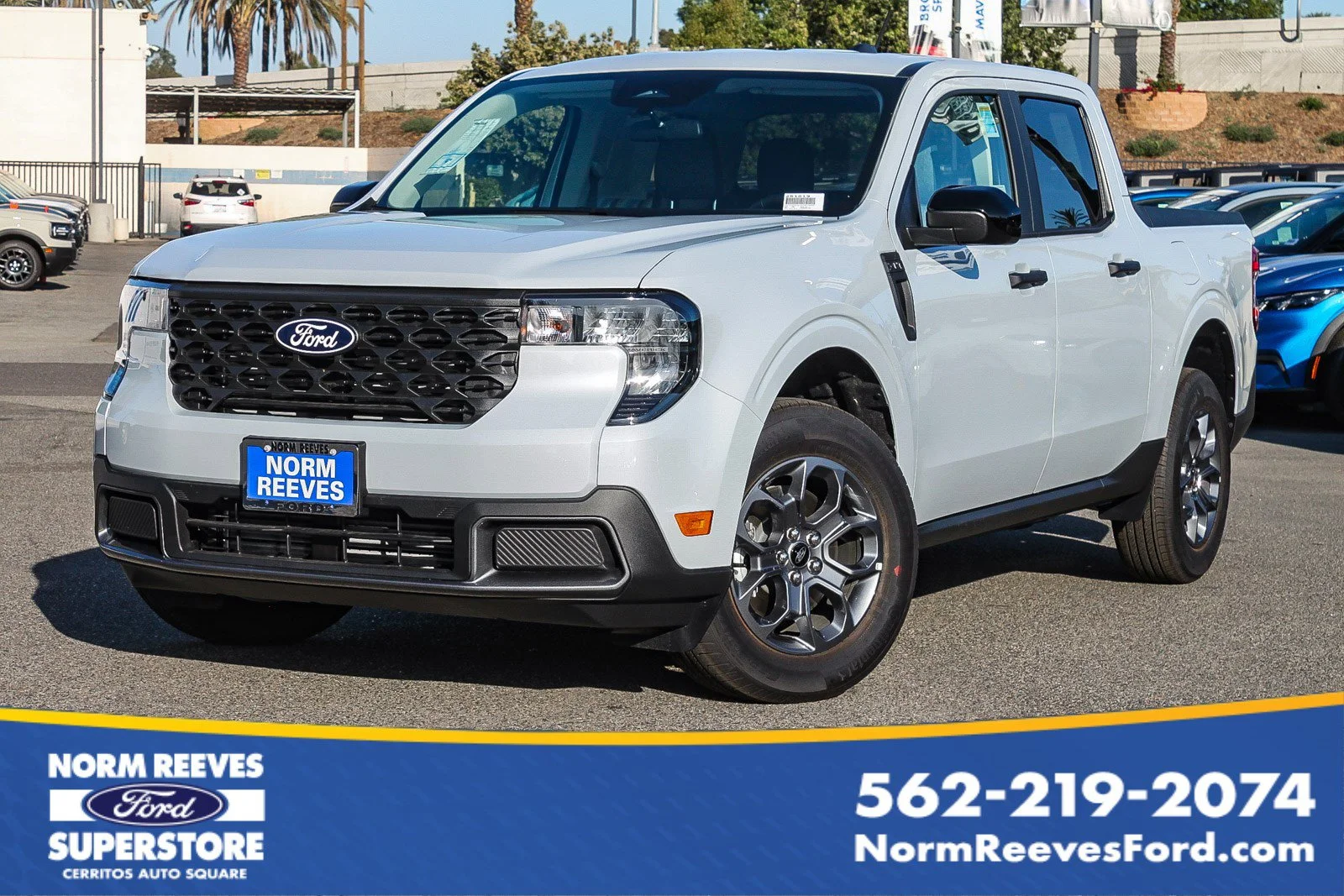 New 2025 White Metallic Ford XLT image 1