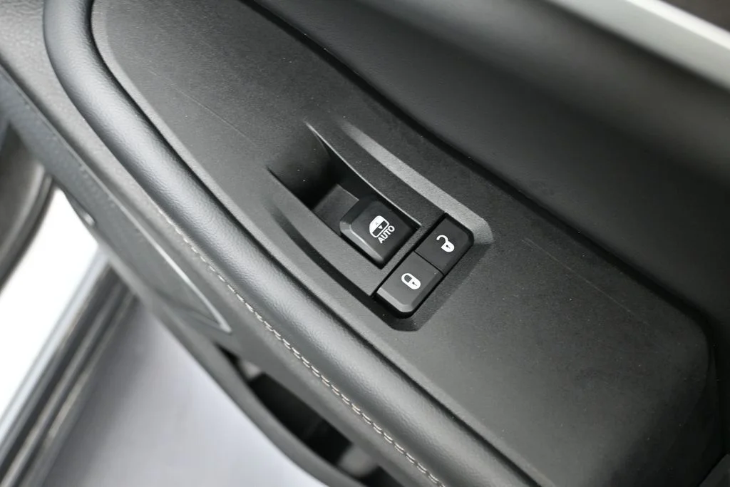 Used 2024 Silver Jeep 4xe image 41